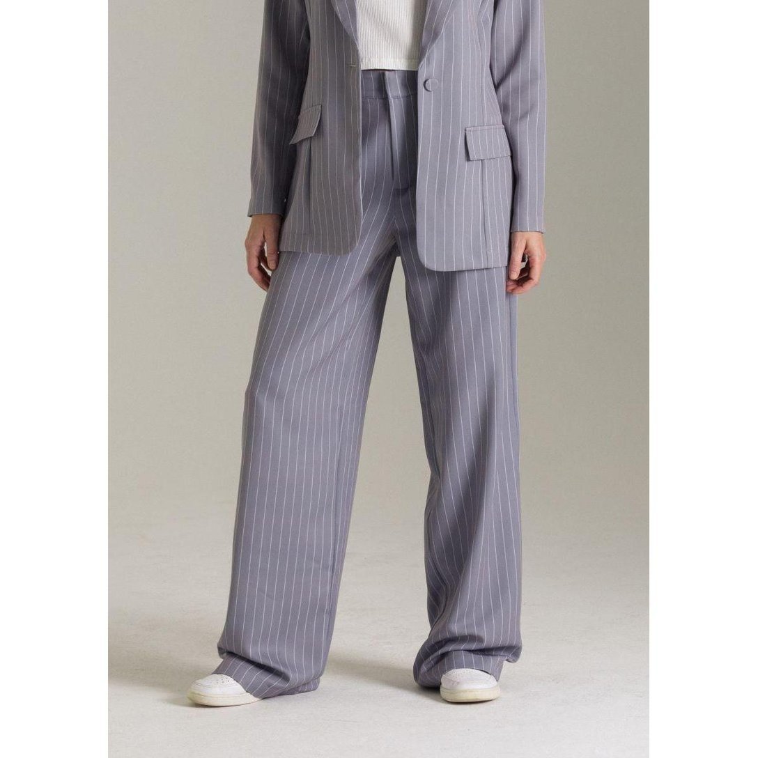 CALÇA EM ALFAIATARIA PANTALONA RISCA DE GIZ FEMININO - Cinza