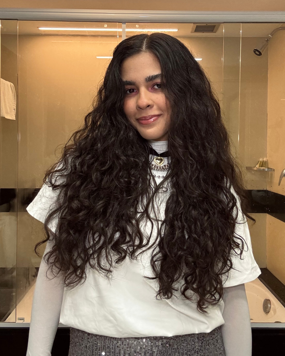 Malu Ferrari depois do uso da linha gloss absolu da kerastase, linha de brilho intenso para o cabelo