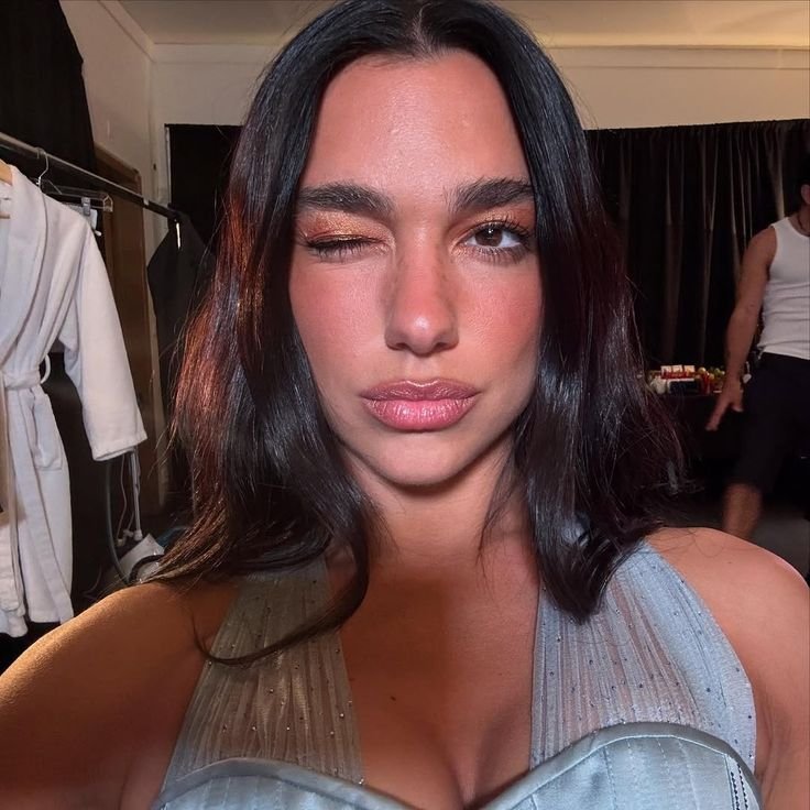 Descobrimos o segredo de maquiagem de Dua Lipa