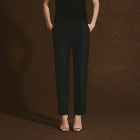 Calça Cenoura em Alfaiataria Casulo Besouro Preto e Azul