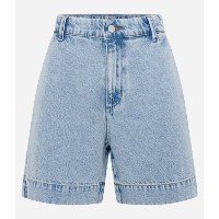 Bermuda Jeans com Botão Diferenciado e Bolso Azul Claro