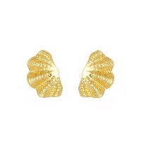 BRINCO DE PINO CONCHA EM METAL MARE BOHO DOURADO