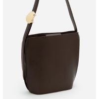 Bolsa Bucket Média com Detalhe na Alça Marrom