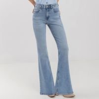 Calça Jeans Flare Com Cintura Alta E Passantes No Cós