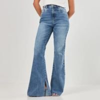 calça jeans médio flare barra cortada