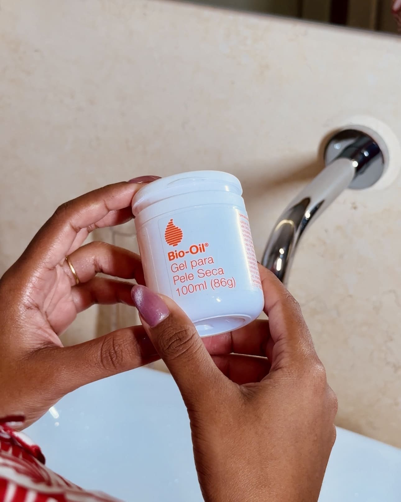 qual a melhor forma para hidratar a pele? bio-oil gel