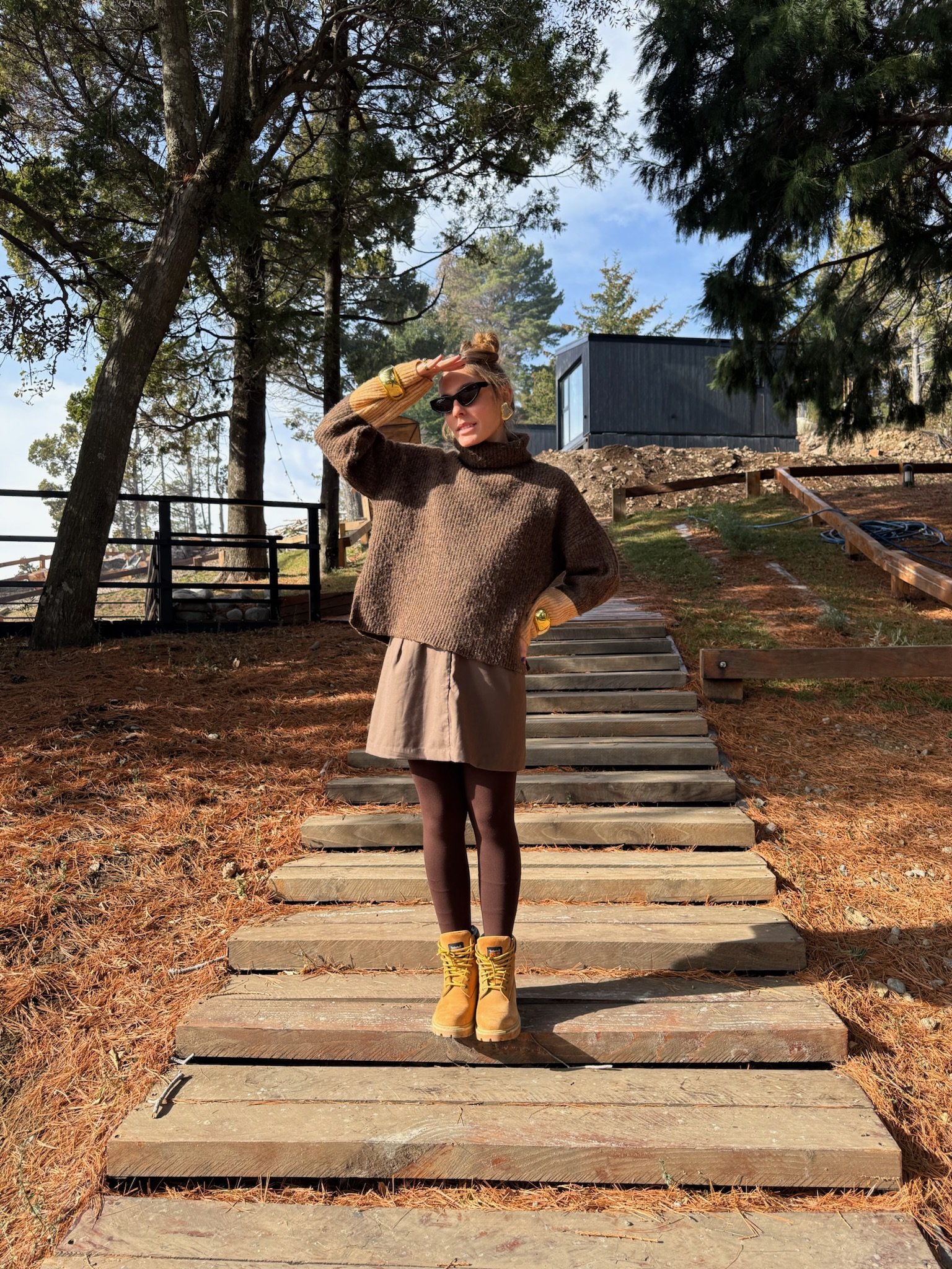 inspiração de inverno tons terrosos, um dos looks estilosos com meia-calça térmica