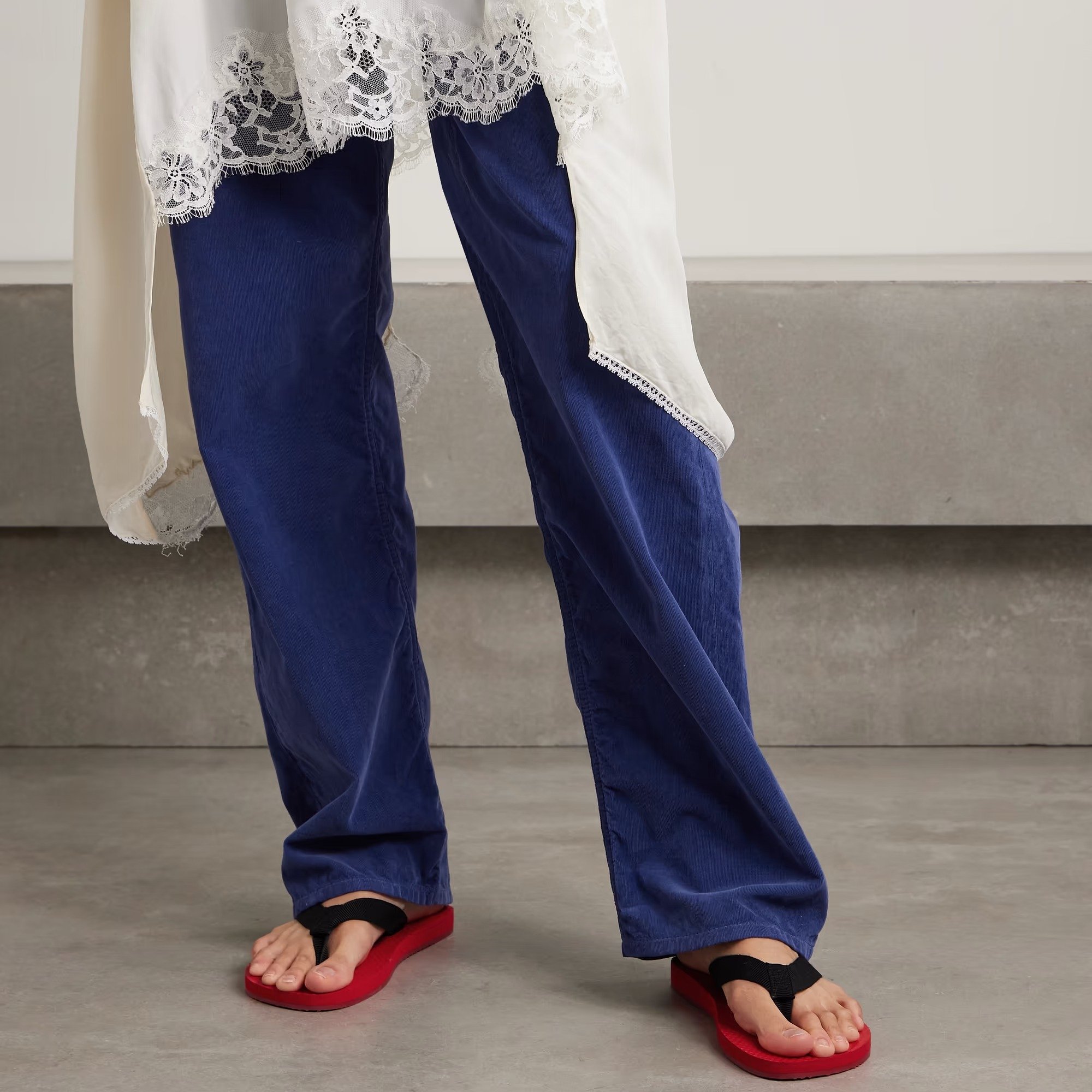 O chinelo de dedo é o produto mais amado da temporada, segundo a Lyst