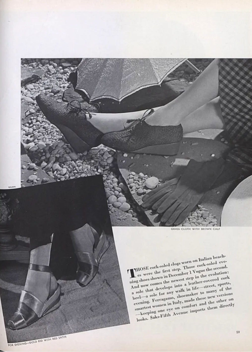 Sapatos de salto anabela com detalhes em renda, usados em uma praia de seixos ao lado de um guarda-chuva e luvas.
