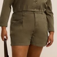 Short Alfaiatado em Sarja Curve & Plus Size Verde
