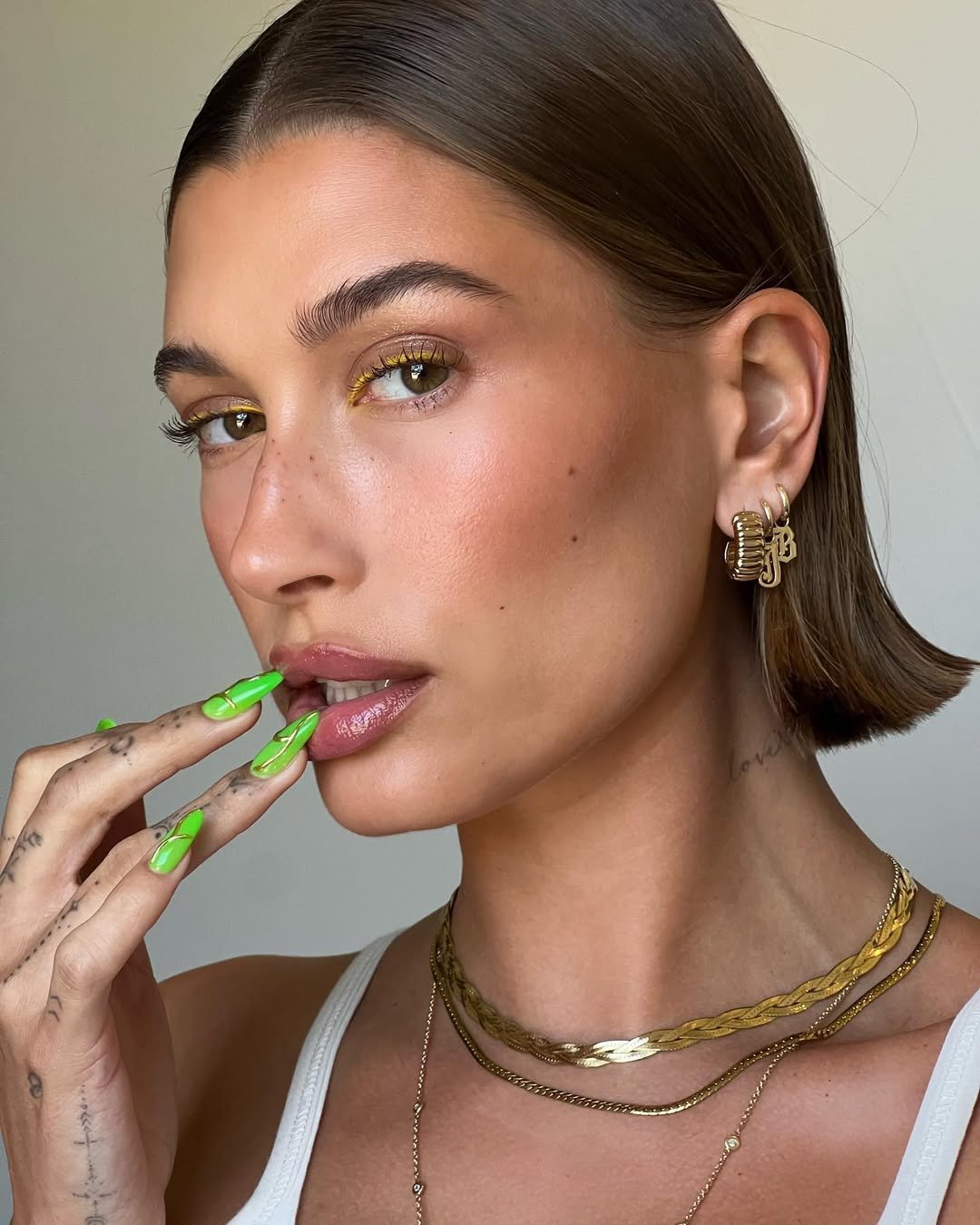 Como copiar as unhas da Hailey Bieber que viraram febre na internet » STEAL THE LOOK