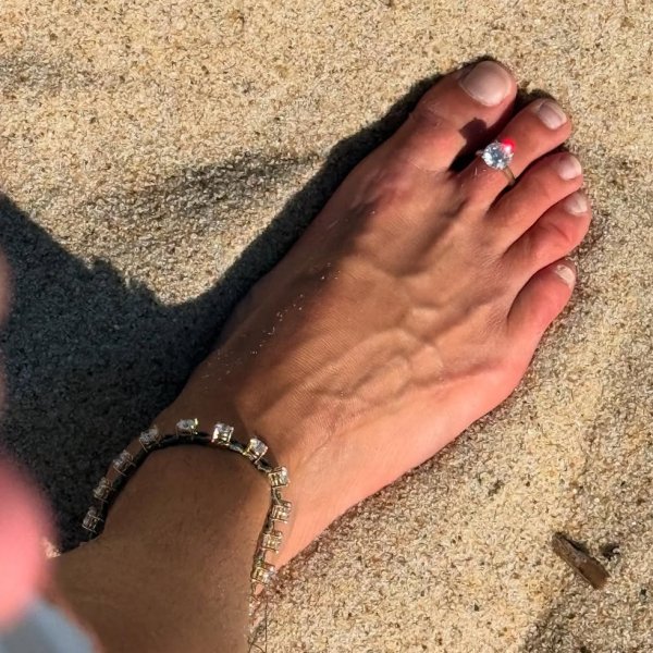 E se eu te contasse que o anel no dedo do pé virou tendência?
