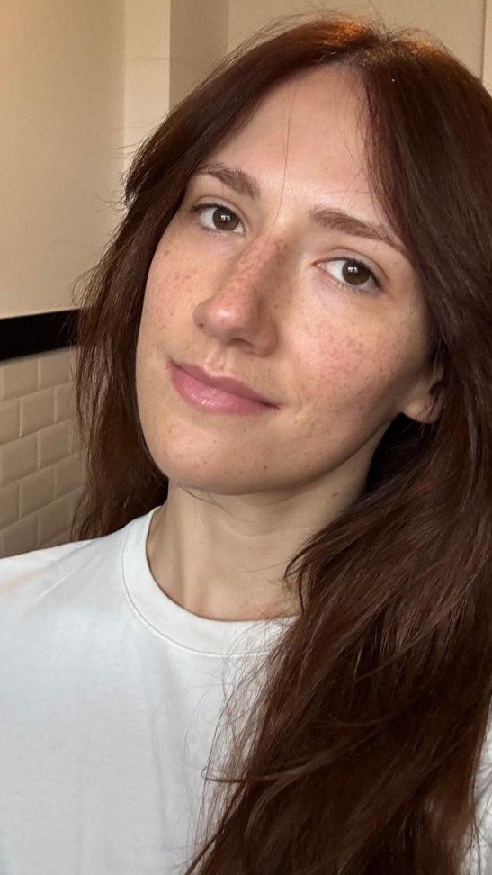 O resultado pela manhã após o uso do Creme Noturno Antimanchas e Creme de Olhos Antiolheiras, produtos Caudalie