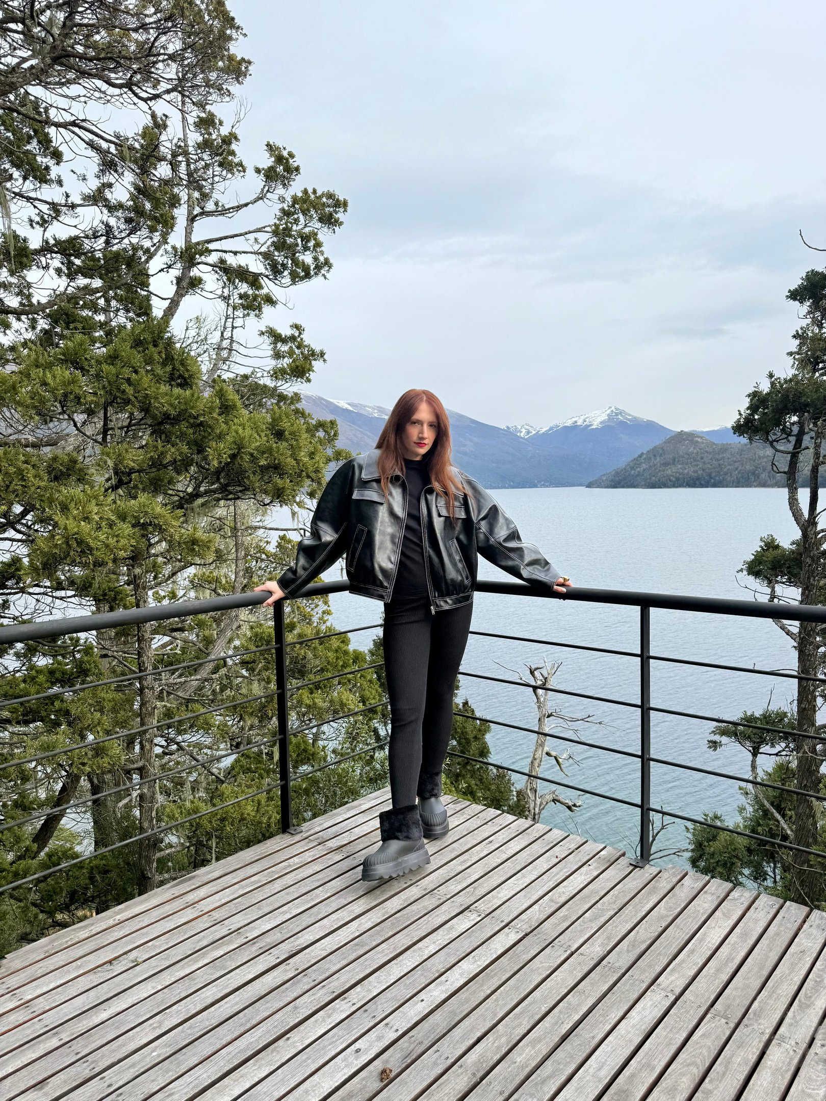 giovanna ferrante usando look all black e bota perfeita para o inverno preta de pelo