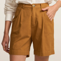 Bermuda em Sarja com Cós Elástico e Pregas Marrom Claro