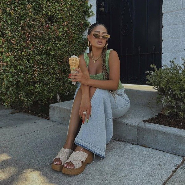 A sandália de ráfia promete ser o modelo favorito do verão 2026