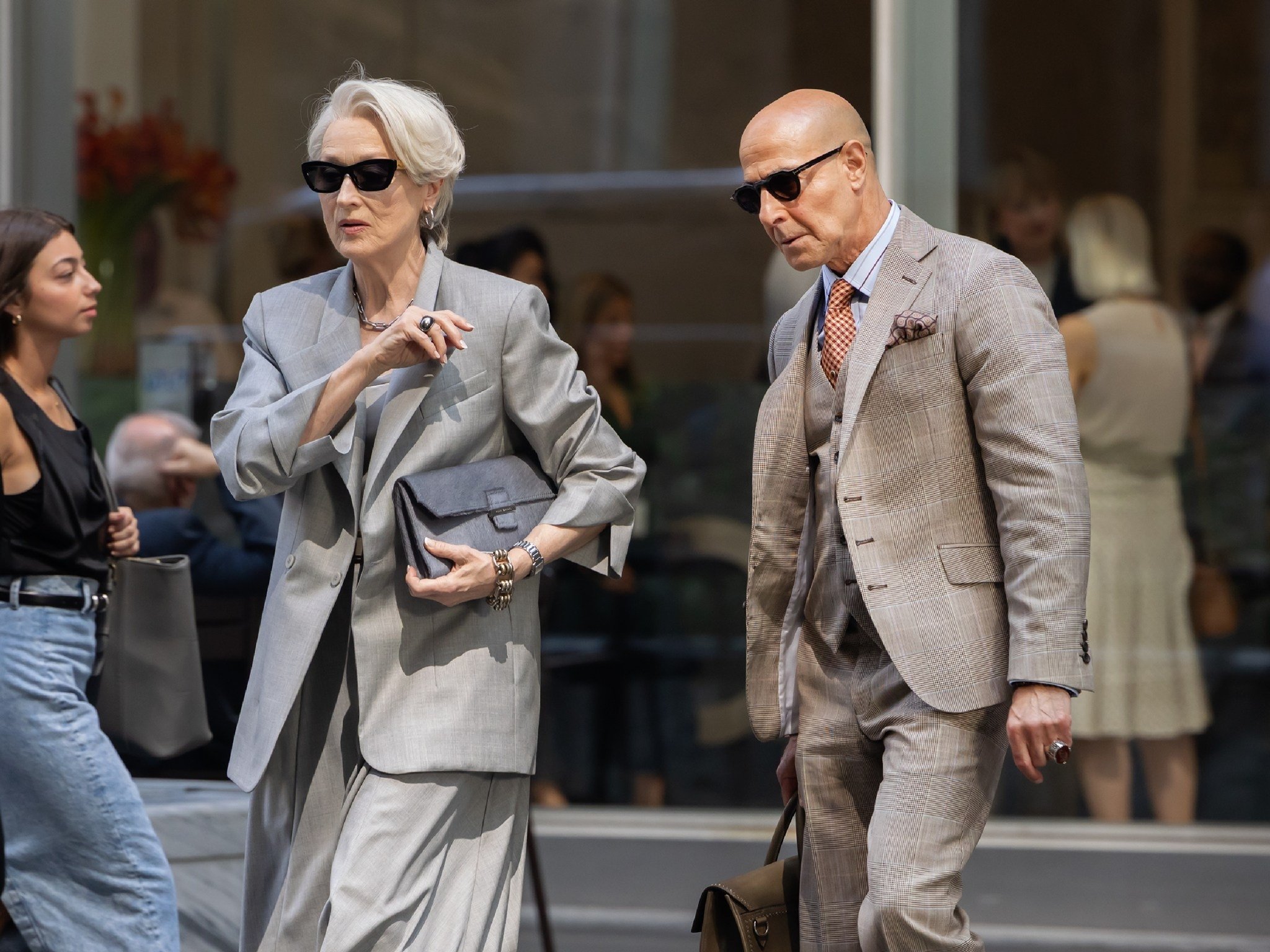 Maryl Streep e Stanley Tucci no backstage das gravações de O Diabo Veste Prada 2.