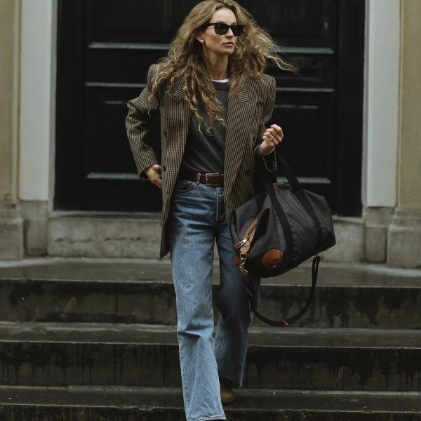 Afinal, como usar jeans no trabalho sem parecer casual?