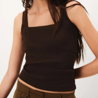 regata feminina decote quadrado em malha premium - marrom