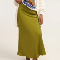 Saia Longa em Crepe com Textura Acetinada Verde