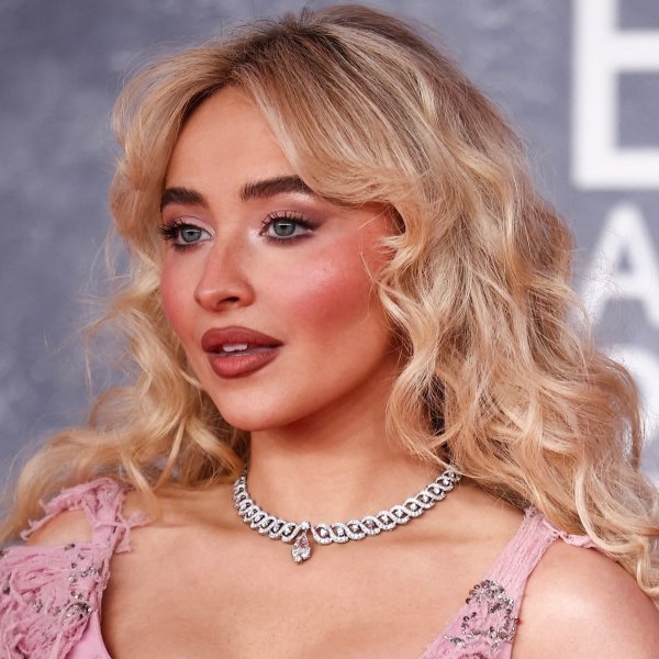 Como usar iluminador no rosto: passo a passo para o glow perfeito