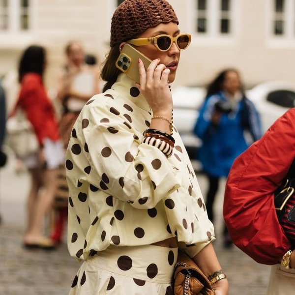 A touca de crochê é o acessório que não sai da cabeça das fashionistas