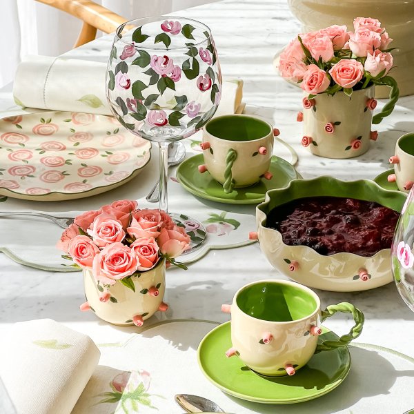 PatBO e Marô Antunes lançam coleção de cerâmicas