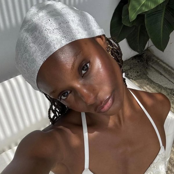 Lenço de renda é a tendência que não sai da cabeça das fashionistas