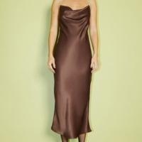 Vestido Midi em Cetim Alças Finas Casulo Mel Marrom