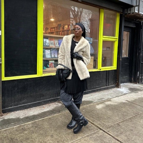 Vestido e calça? Sim, a tendência está de volta e mostramos como usá-la