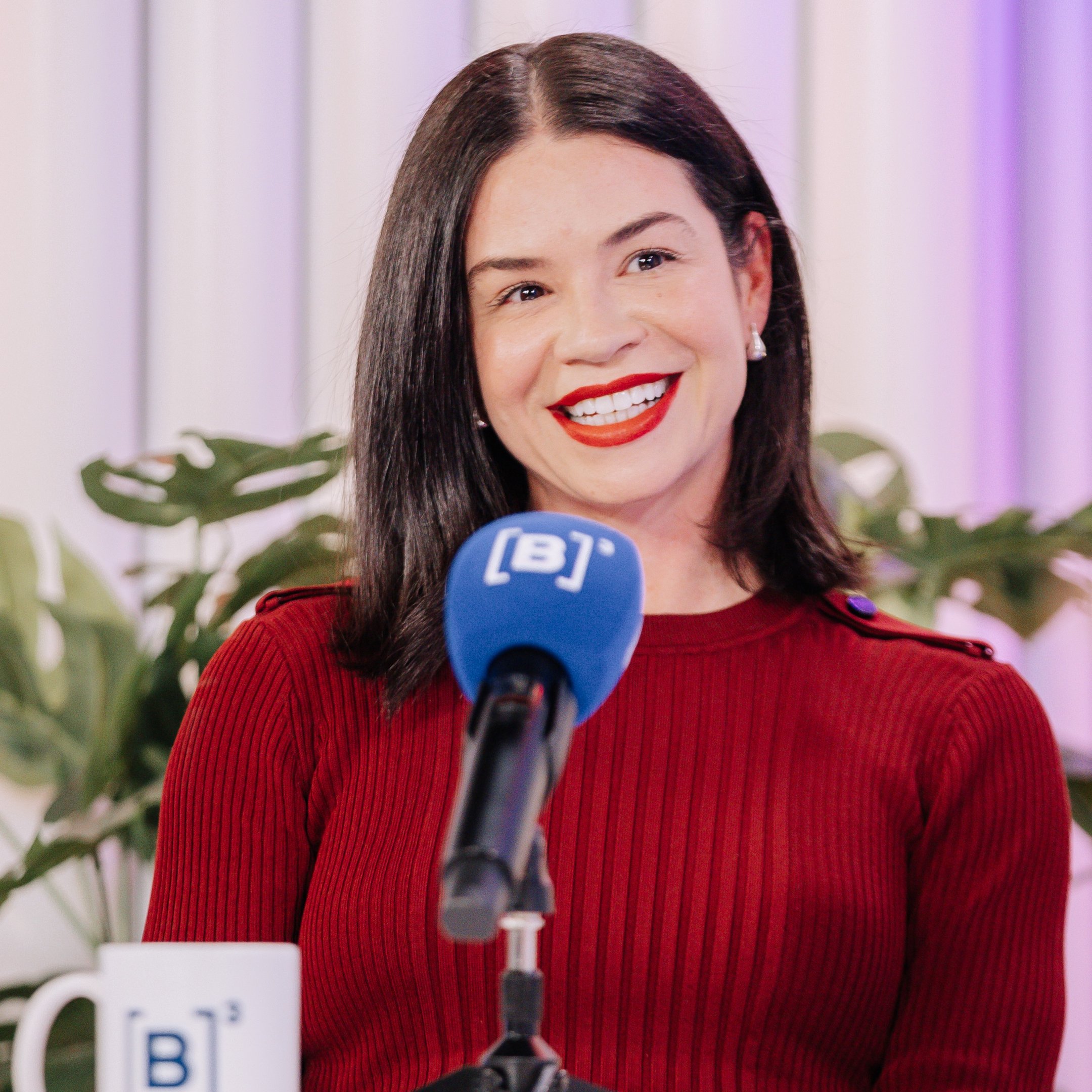 Fernanda Neute, que é nômade digital, no O que tem na sua carteira?