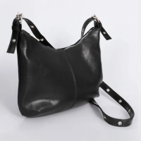 Bolsa Feminina Transversal com Aplicação Preta