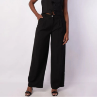 Calça Feminina Pantalona Berry & Co. com Bolsos Pregas Preta