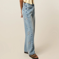 Calça Wide em Jeans com Bordado de Flores Lateral Azul