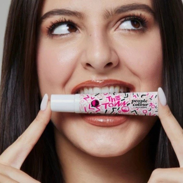 The Town lança gloss exclusivo em parceria com People Colour
