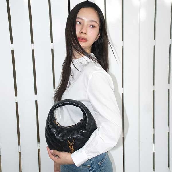 As celebridades não param de usar a Icarino da Saint Laurent