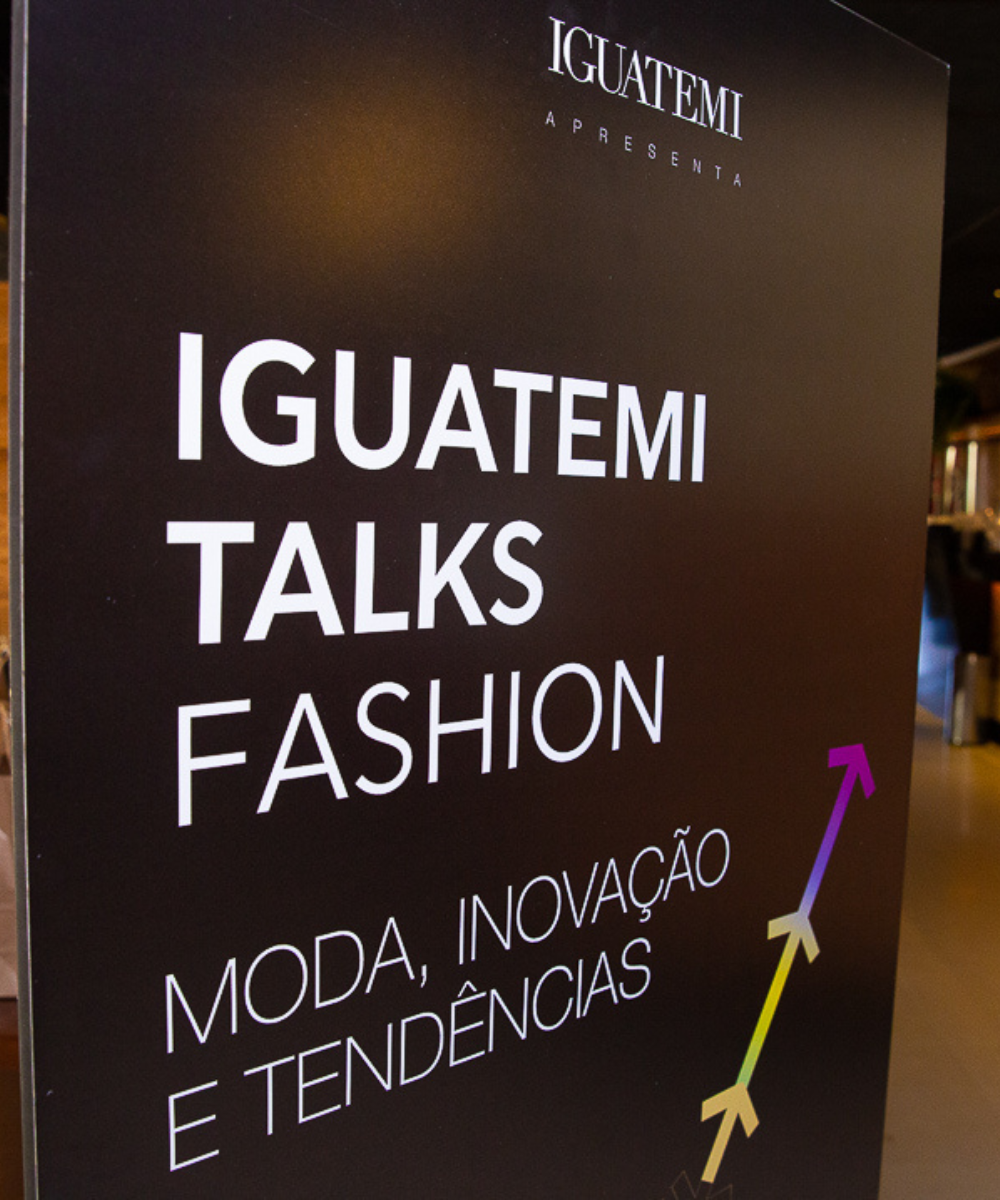Foto da placa indicando o Iguatemi Talks Fashion.