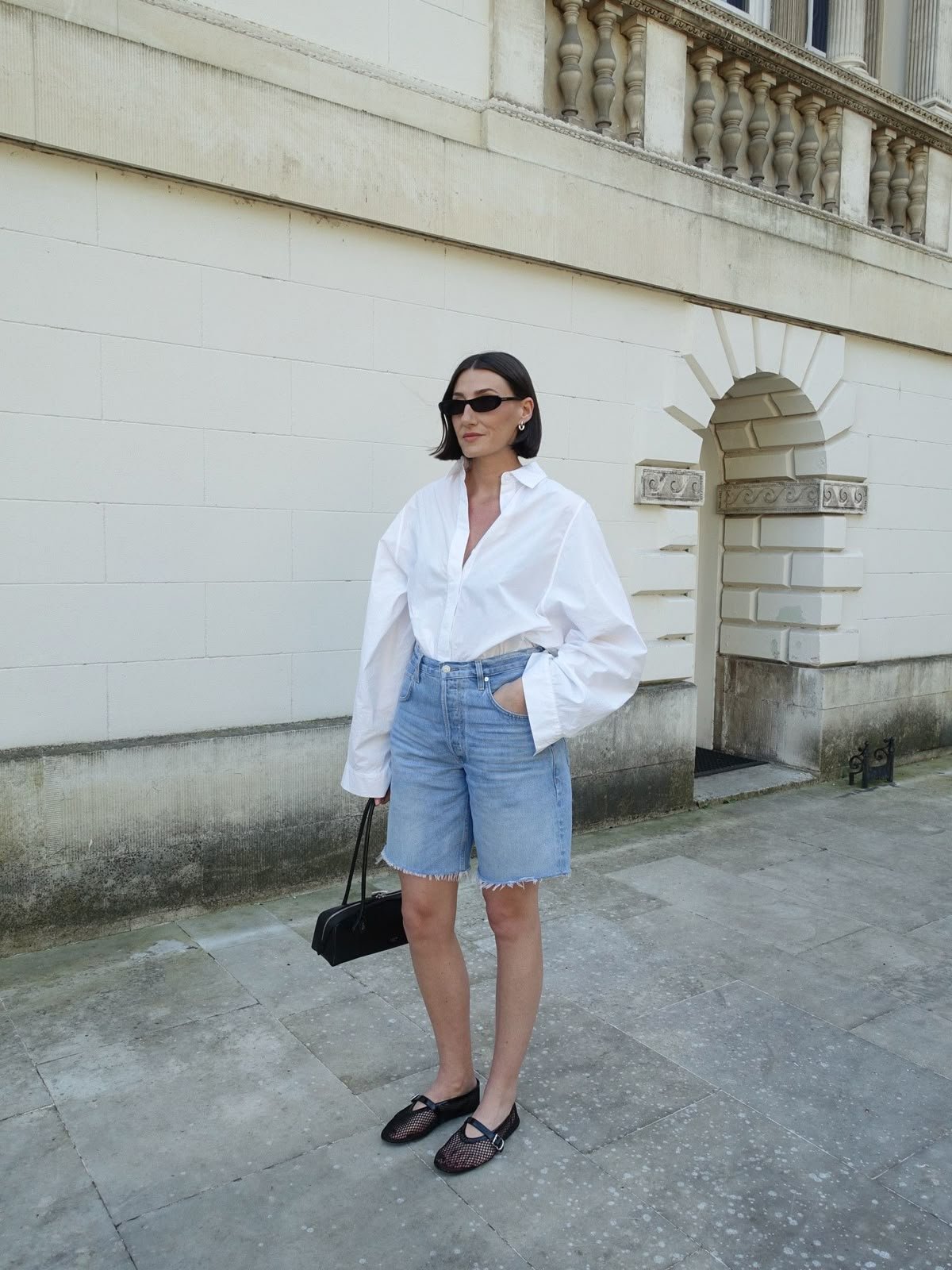 Look com camisa branca