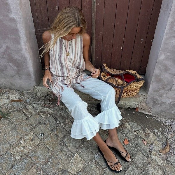 Looks com sandália flat para apostar na primavera 2025