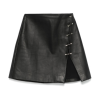 Saia de couro com detalhe de piercing