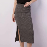 Saia Feminina Midi Canelada Lurex com Fenda Cinza