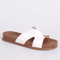 Sandália Rasteirinha Feminina com Tira Assimétrica Branca