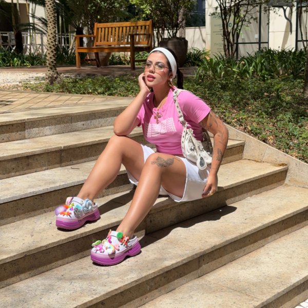 Combinações infalíveis para montar looks estilosos com Crocs