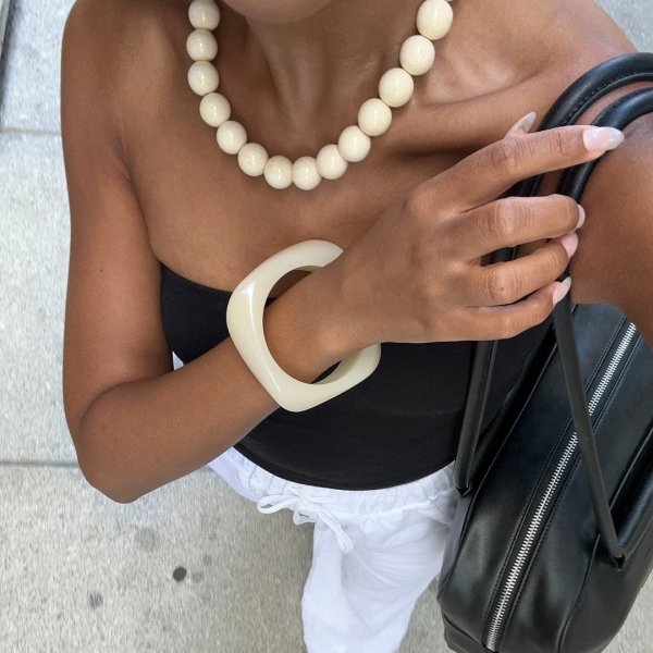 O acessório dos anos 80 está de volta e as celebridades estão obcecadas!