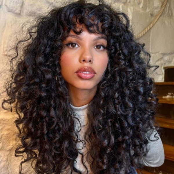 Cortes de cabelo cacheado longo estilosos para se inspirar