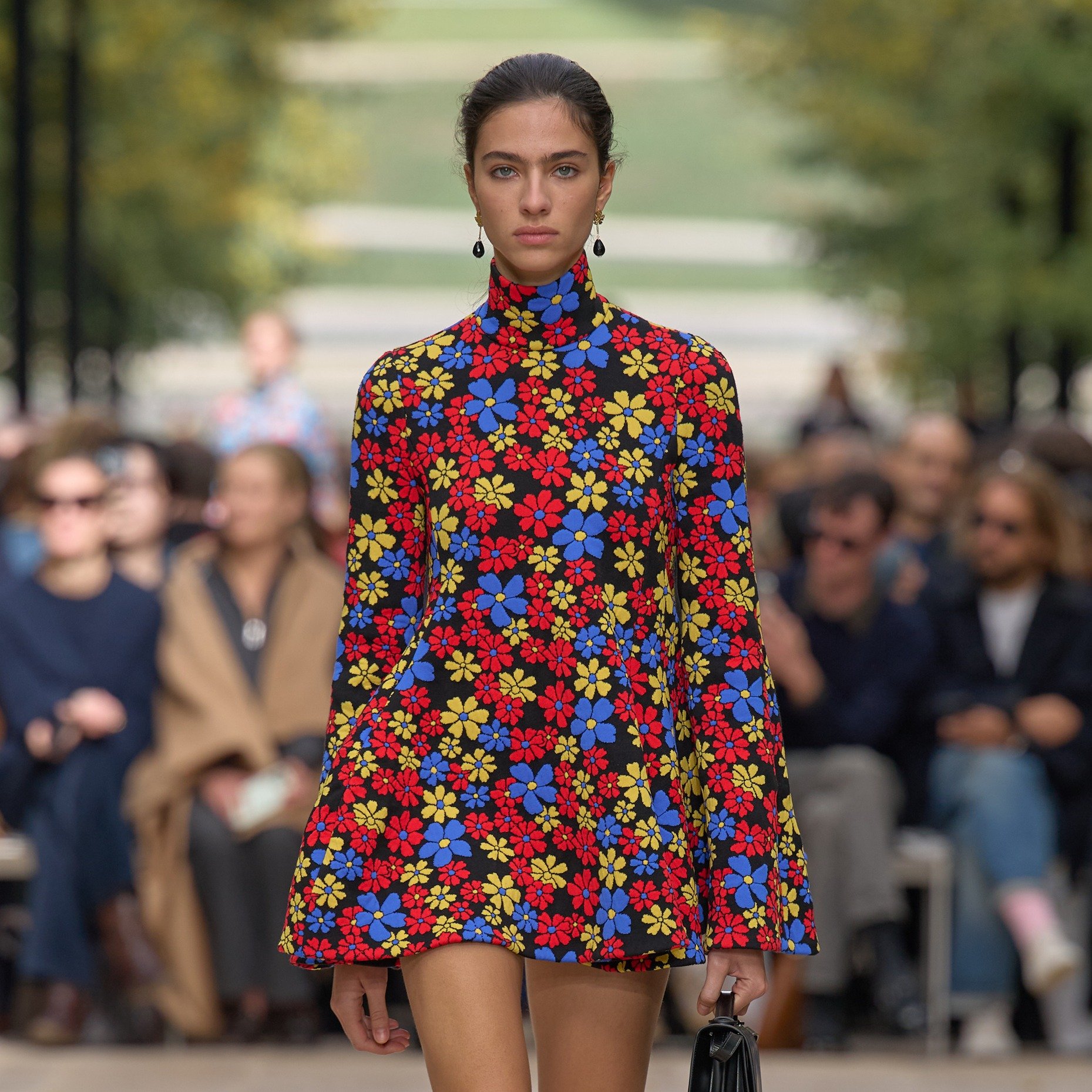 Celine apresenta coleção de Verão 2026 celebrando o tempo