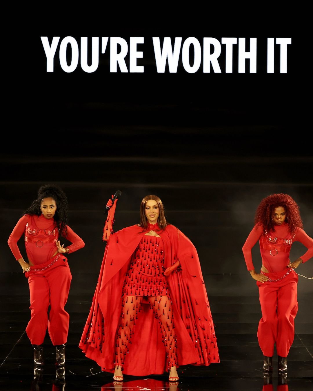 Anitta no L\'Oreal Lé Défilé 2025 durante o Paris Fashion Week