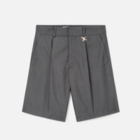 Bermuda com pregas de alfaiataria  chumbo