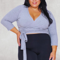 Cropped com Amarração Transpassada em Malha Canelada Plus Size Verão Blusa