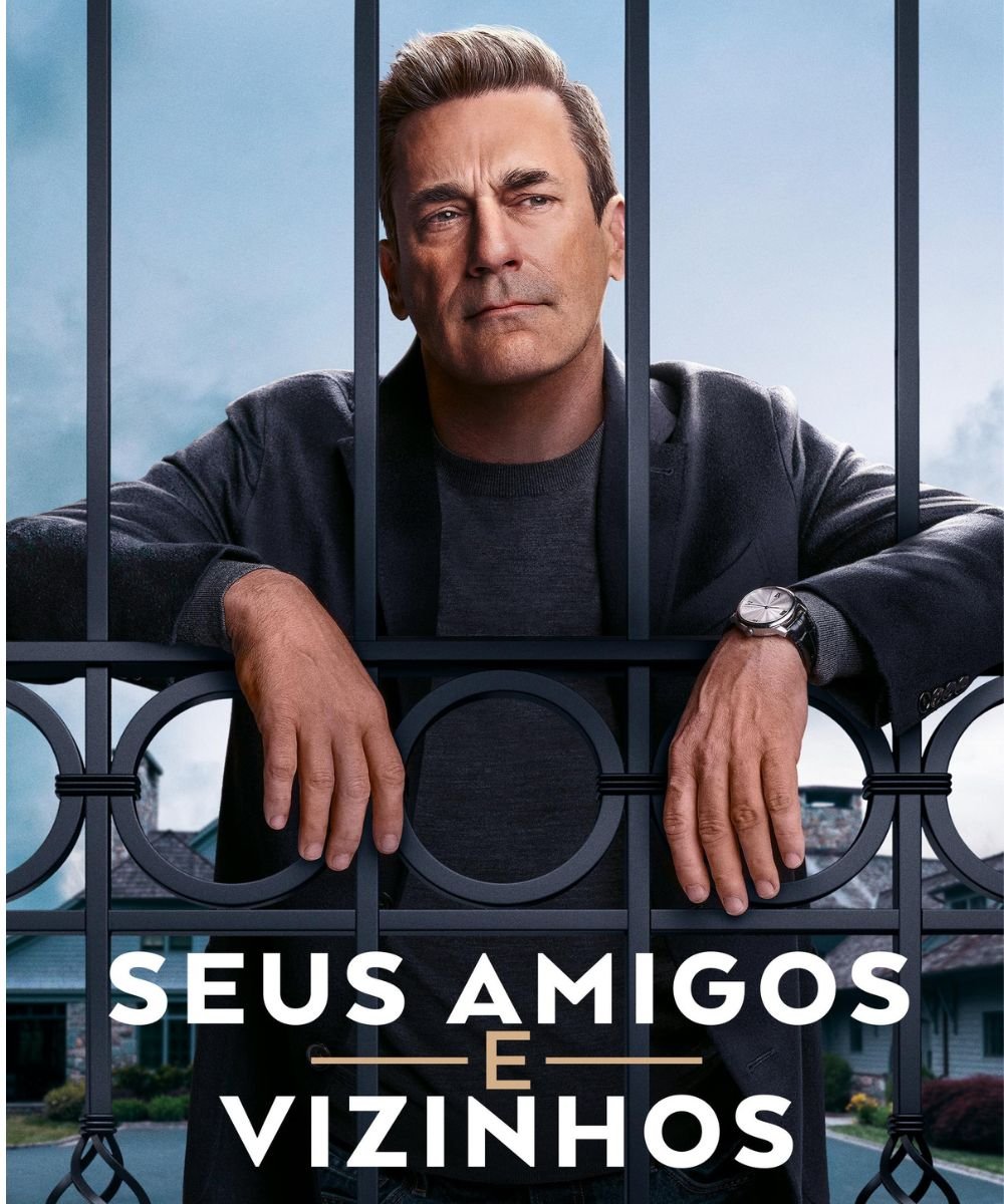 Homem em frente a grades com mãos apoiadas, fundo de casa. Texto: